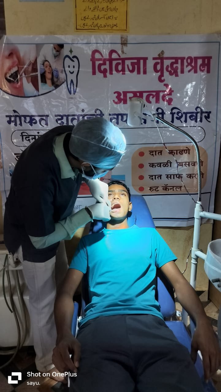 *दिविजा वृद्धाश्रमार्फत मोफत मोबाईल दंत चिकित्सक फिरता दवाखाना*