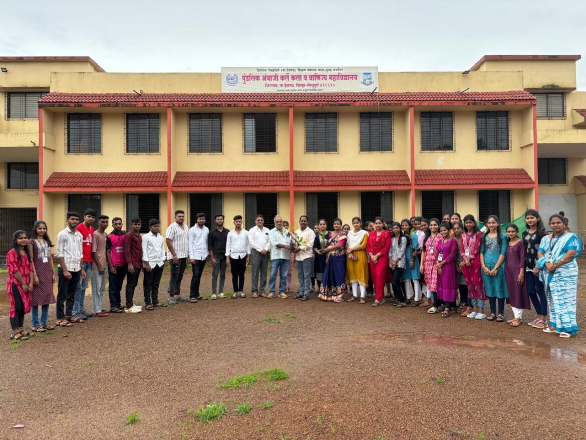 शिरगाव महाविद्यालय येथे वृक्षारोपण