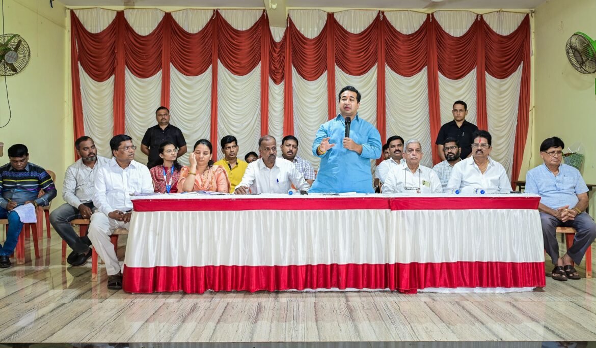 विम्याबाबत शेतकऱ्यांना योग्य न्याय देणार: नितेश राणे