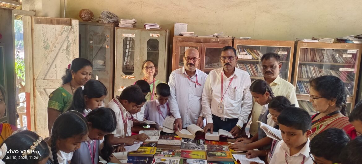 विद्यामंदिर माध्यमिक प्रशाला कणकवली प्रशालेत भव्य ग्रंथप्रदर्शनाने गुरुपौर्णिमा साजरी
