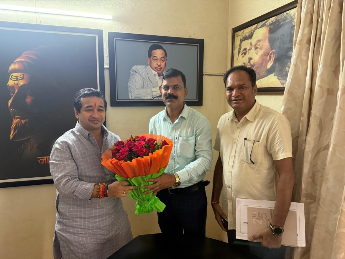 उपमुख्य कार्यकारी अधिकारी (ग्रा.पं.) जयप्रकाश परब यांनी घेतली पालकमंत्र्यांची भेट