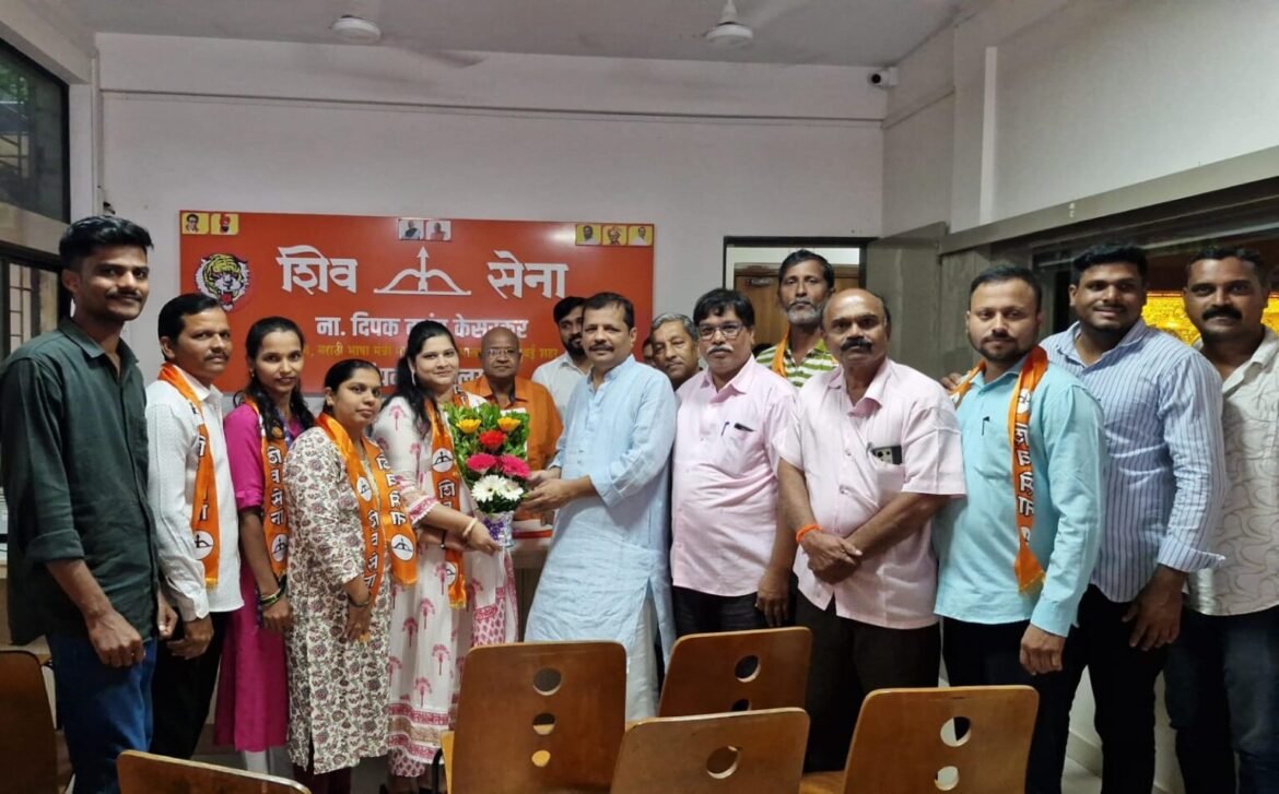 चराठा ग्रामपंचायत सदस्या अॅना डिसोजा यांचा शिवसेनेत प्रवेश..