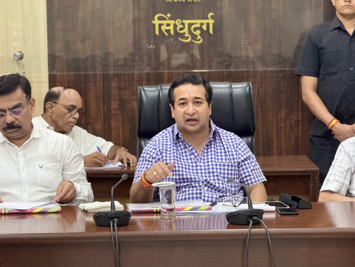 विमा कंपन्यांनी शेतकऱ्यांची नुकसान भरपाई तातडीने द्यावी नाहीतर या कंपन्या वर करवा : मंत्री नितेश राणे