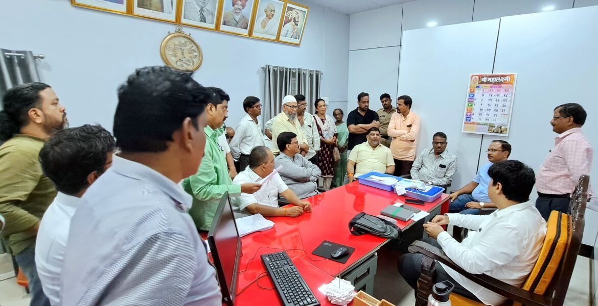 स्मार्ट वीज मीटर विरोधात हरकुळ व भिरवंडे गावातील ग्रामस्थांची मा.आ.वैभव नाईक,सतीश सावंत यांच्यासमवेत कणकवली महावितरण कार्यालयात धडक