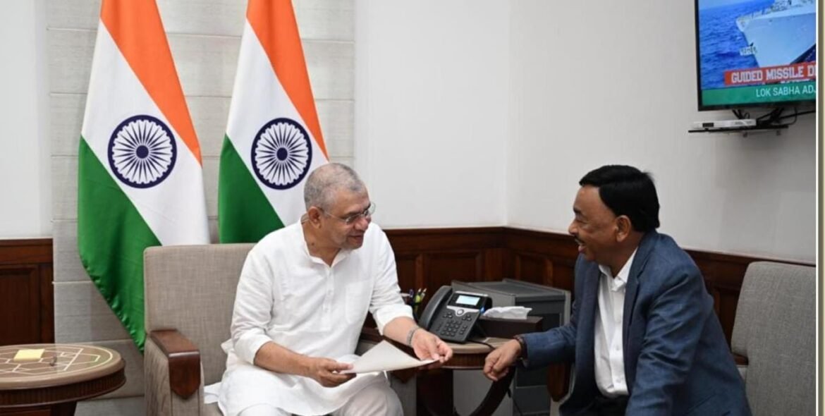 खासदार नारायण राणे यांनी घेतली केंद्रीय रेल्वेमंत्री अश्विनी वैष्णव यांची भेट!!