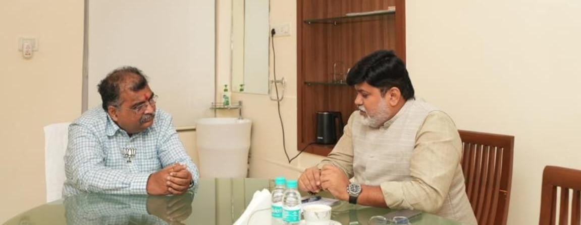 उद्योग मंत्री तथा रत्नागिरी जिल्ह्याचे पालकमंत्री उदय सामंत यांनी घेतली भाजप प्रदेश अध्यक्ष रवींद्र चव्हाण यांची भेट!!