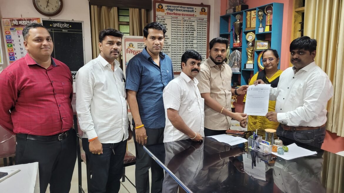 युवासेनेच्या शिष्टमंडळाने घेतली महामंडळाच्या विभागीय वाहतूक अधिकाऱ्यांची भेट