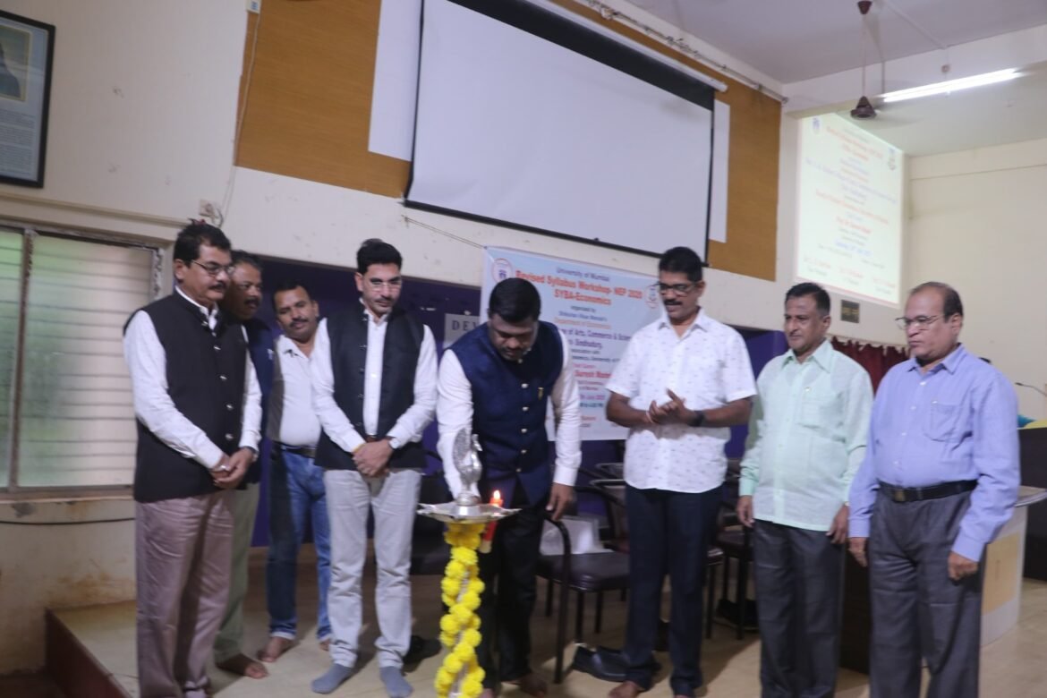 देवगड कॉलेजमध्ये अर्थशास्त्र विषयाच्या एकदिवशीय कार्यशाळेला उत्स्फूर्त प्रतिसाद*