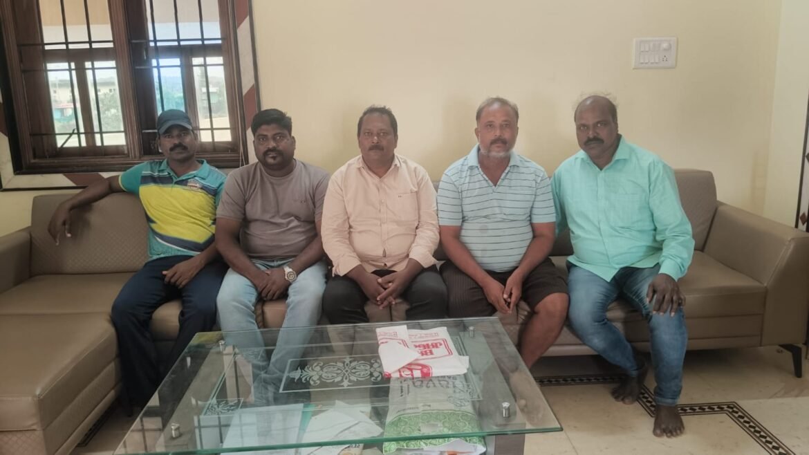 स्वतःचे अपयश लपवण्यासाठी मोंडकर व तोरसनकर यांच्याकडून दत्ता सामंत यांच्याबद्दल बेताल वक्तव्ये