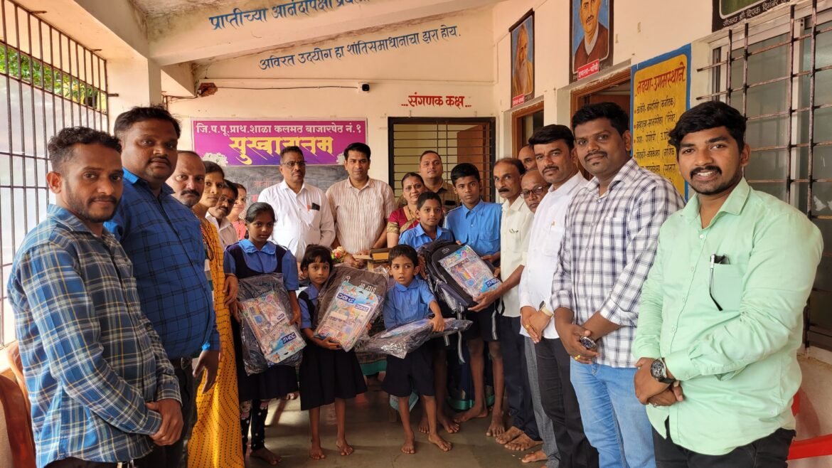 पक्षप्रमुख मा. उद्धव ठाकरे यांच्या वाढदिवसाच्या निमित्ताने कलमठ बाजारपेठ शाळा क्र.१ मध्ये शैक्षणिक साहित्य वाटप