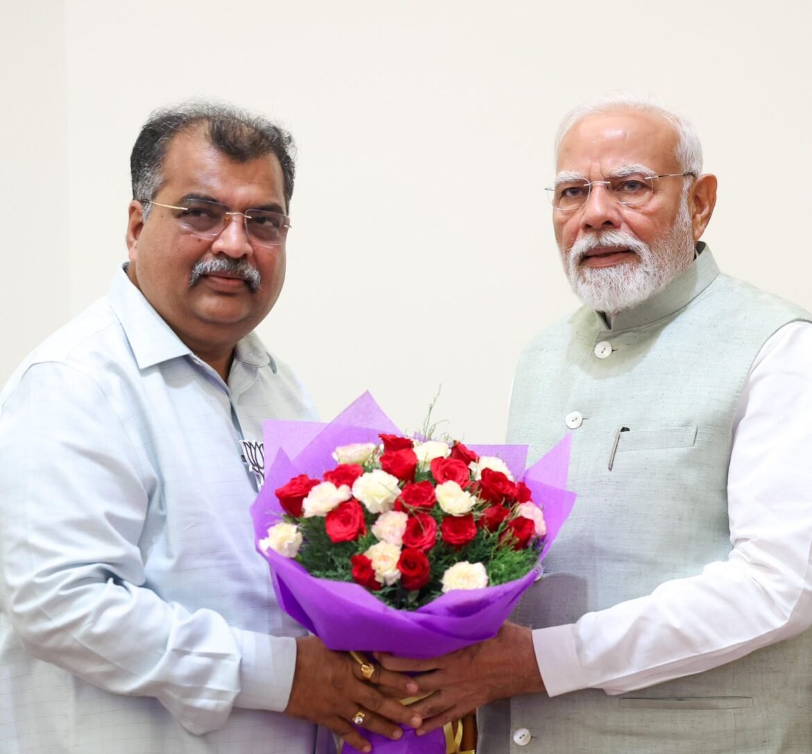 भाजप प्रदेशाध्यक्ष रविंद्र चव्हाण यांनी घेतली पंतप्रधान नरेंद्र मोदींची भेट