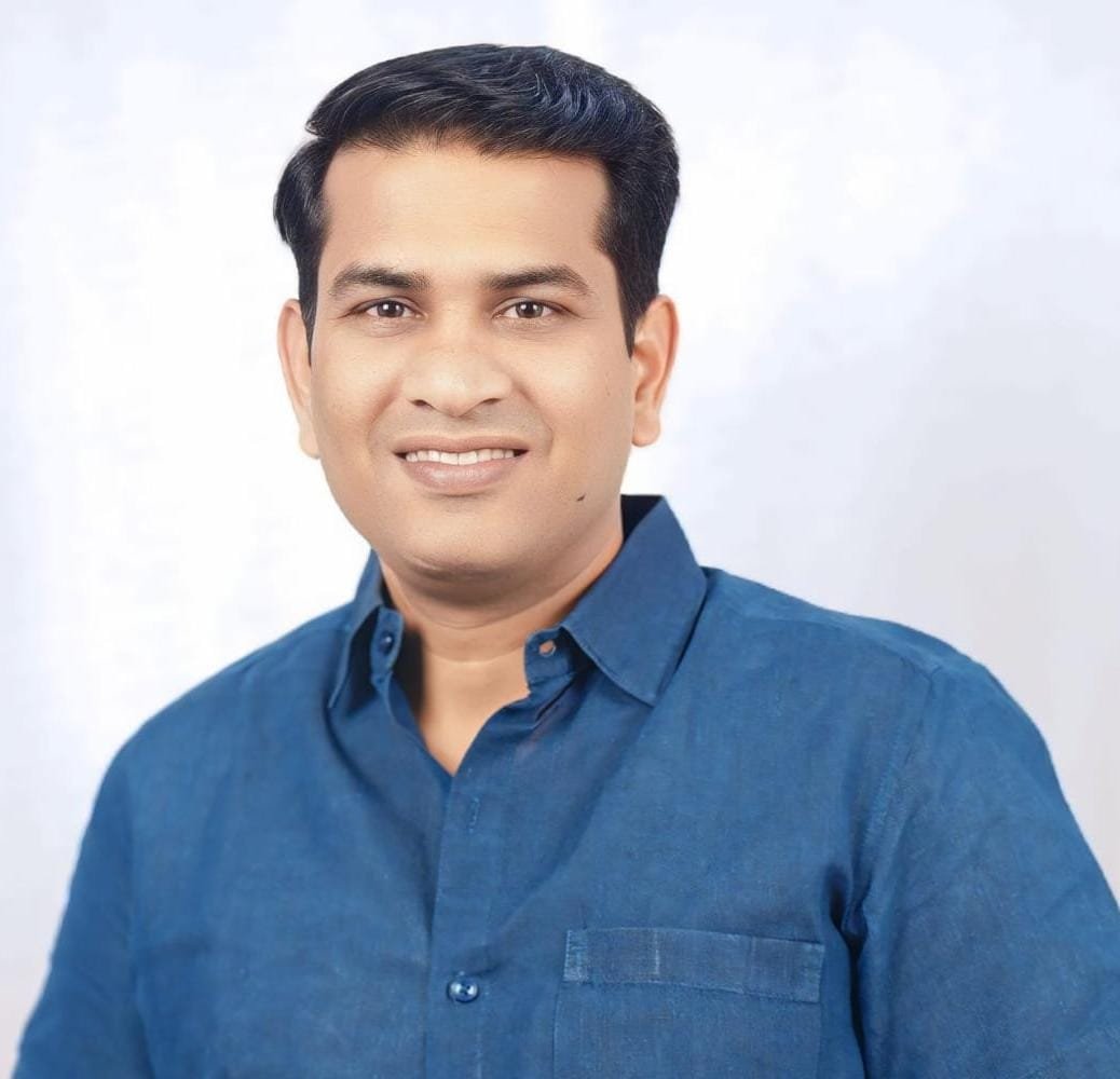 पालकमंत्री नितेश राणे यांची जिल्हाचे पालकमंत्री पद सांभाळण्याची कार्यक्षमता नाही – सुशांत नाईक.