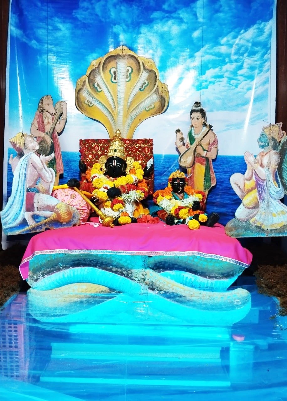 विठ्ठल रखुमाईची आकर्षक शेषशाही पूजा
