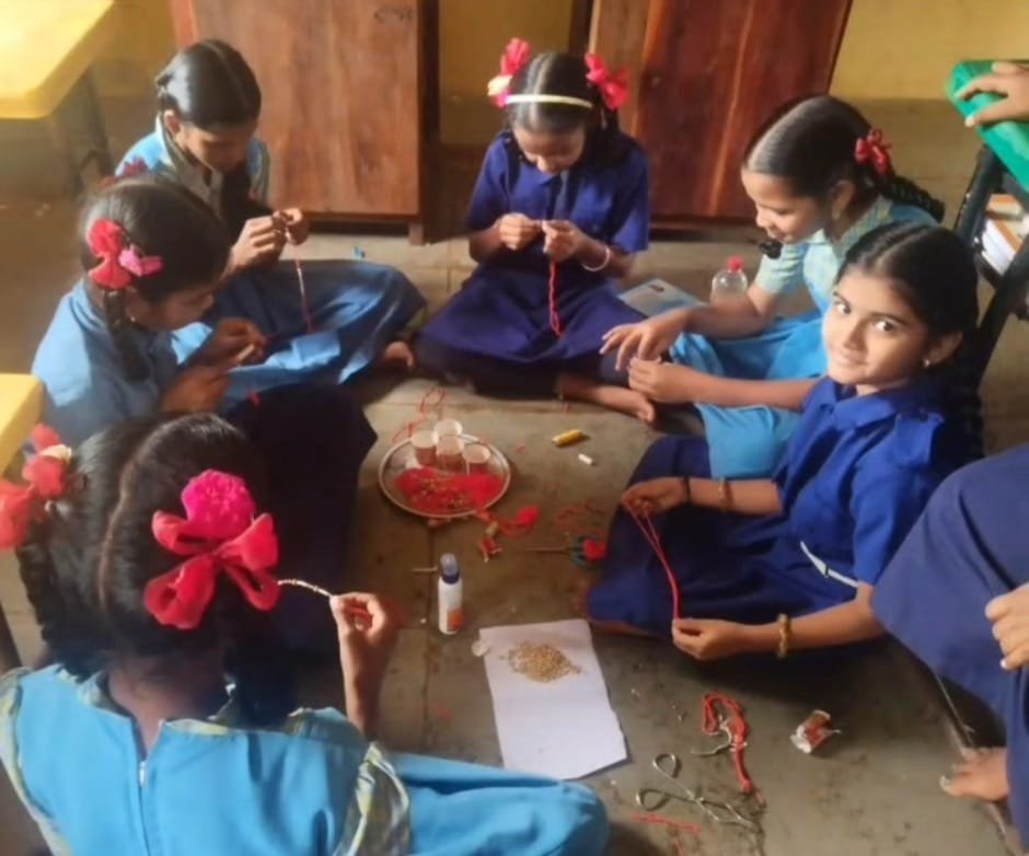 सैनिकांसाठी प्रेमाचा धागा – पोंभुर्लेच्या विद्यार्थ्यांकडून विशेष रक्षाबंधन