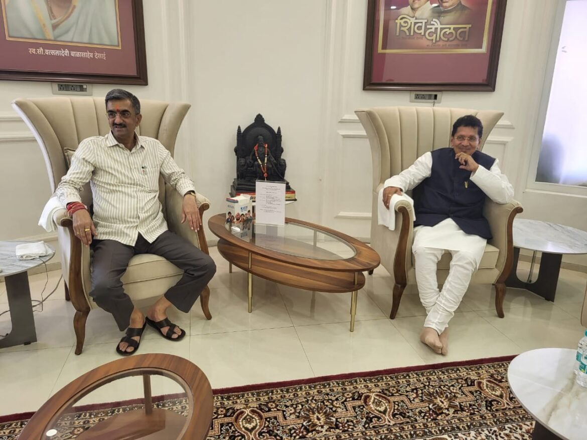 आमदार दीपक केसरकर यांनी पर्यटन मंत्री शंभुराजे देसाई यांची मुंबईत घेतली भेट