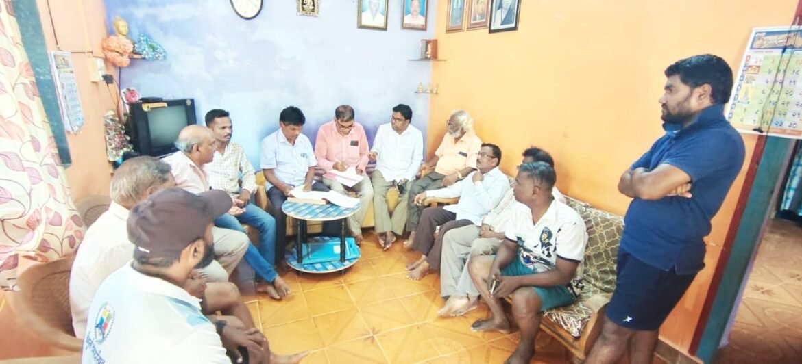 आनंदवाडी येथील घरांचे महसूल विभागाकडून सर्व्हेक्षण