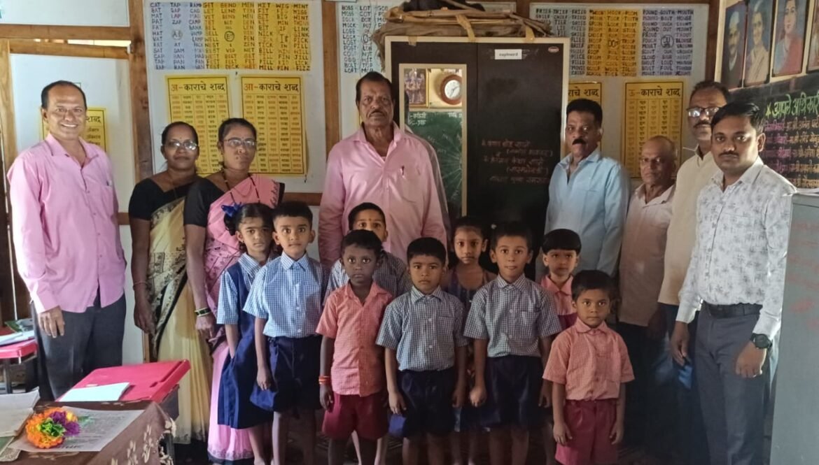 साळशी-सरमळेवाडी शाळेला रावले कुटुंबीयांकडून गोदरेज कपाट भेट