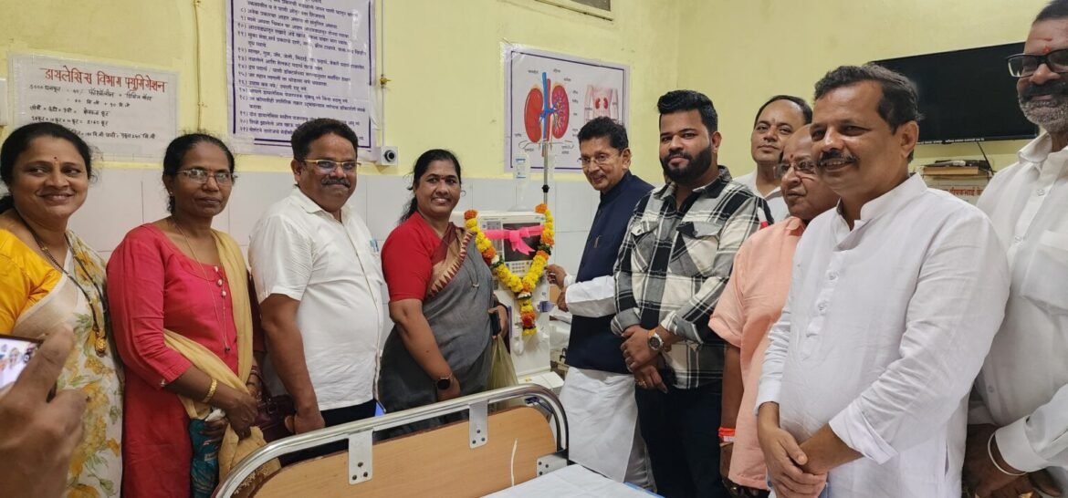 सावंतवाडी रुग्णालयात बसविण्यात आलेल्या दोन मशीनचे दीपकभाई  केसरकर यांच्याकडून  लोकार्पण