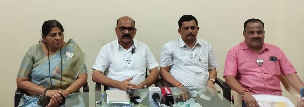 सिंधुदुर्गातून १ लाख राख्या मुख्यमंत्र्यांना पाठवणार : प्रभाकर सावंत
