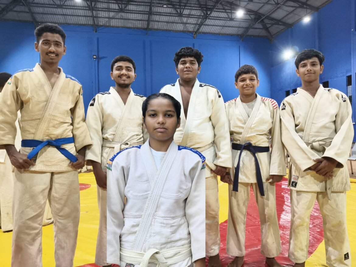 न्यू इंग्लिश स्कूल ॲण्ड ज्युनि कॉलेज फोंडाघाटचे जिल्हास्तरीय ज्युदो स्पर्धेत सुयश, सहा विद्यार्थ्यांची विभागीय स्पर्धेसाठी निवड