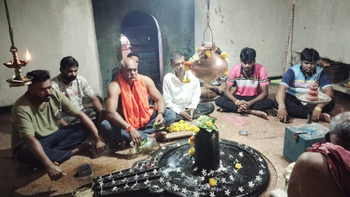 शिवसेना उपनेते माननीय संजयजी आंग्रे यांच्या वाढदिवसानिमित्त देवगड फणसे पडवणे येथे धार्मिक कार्यक्रम