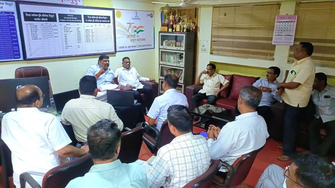 भूमि अभिलेख कार्यालयाने नागरिकांची कामे वेळेत पूर्ण करावीत आणि सर्व रिक्त पदे भरली जावीत अन्यथा आंदोलन छेडणार