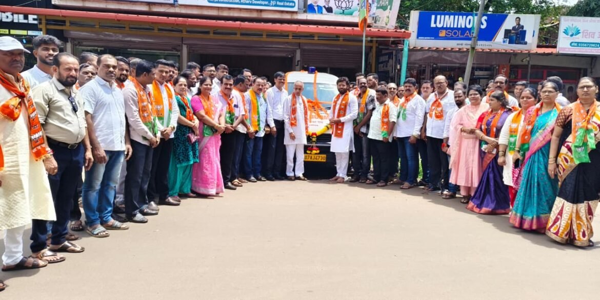 भाजपा युवा नेते विशाल परब यांच्या माध्यमातून रुग्णवाहिका प्रदान