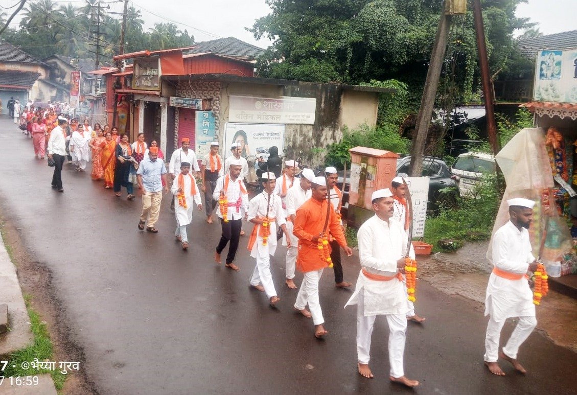 *भर पावसात दुर्गामाता दौडला उत्स्फूर्त प्रतिसाद*
