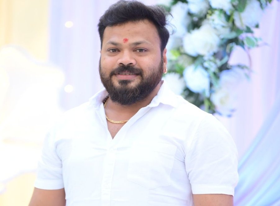 *राजकारणाशी संबंध नाही म्हणून सांगणाऱ्या रवी जाधव यांनी राजकारणात पडू नये*