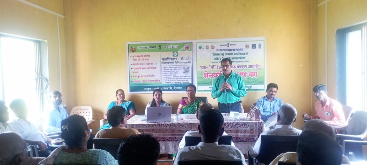 साळशी येथे भात पीक कीड व रोग व्यवस्थापन विषयावर शेतकरी प्रशिक्षण शिबीर संपन्न*