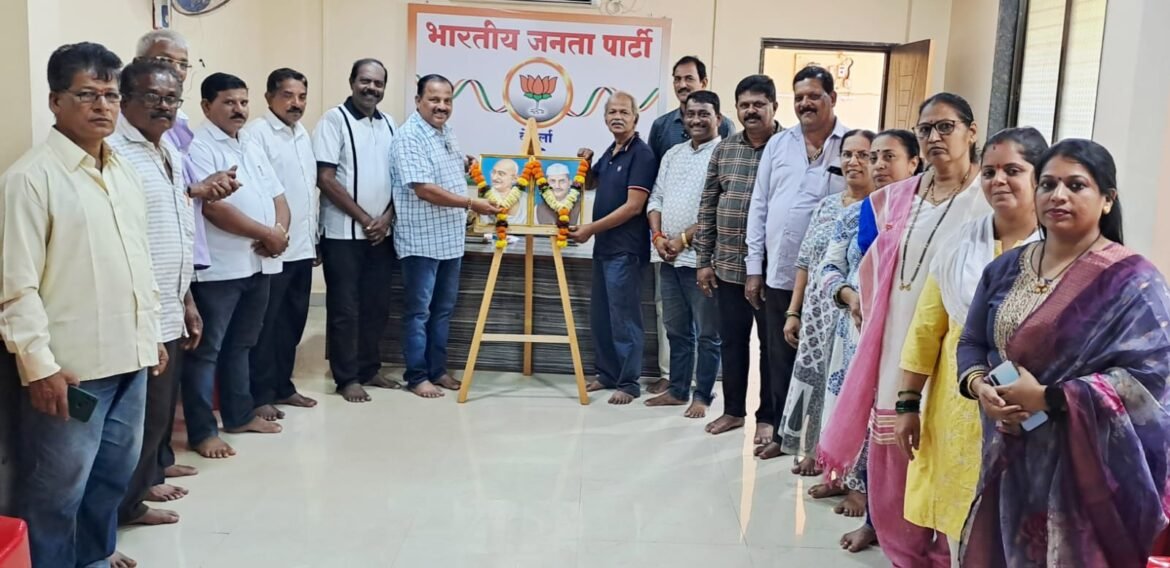 वेंगुर्लेत भाजप तालुका कार्यालयात महात्मा गांधीं व लाल बहादूर शास्त्री यांच्या जयंतीनिमित्त अभिवादन !!!