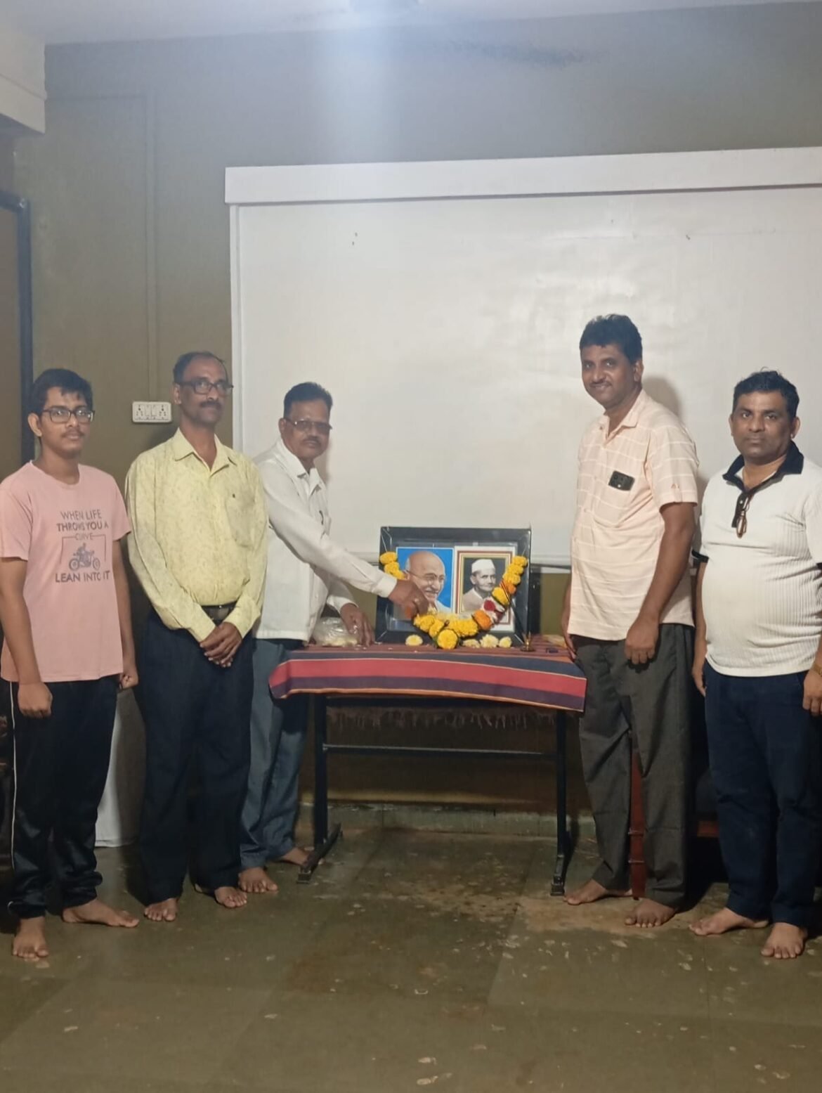 दोडामार्ग तालुका राष्ट्रीय काँग्रेस कमिटीच्या वतीने महात्मा गांधी व लाल बहादूर शास्त्री यांची साजरी करण्यात आली जयंती