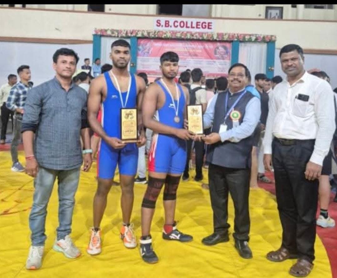 फोंडाघाट महाविद्यालयाचे मुंबई विद्यापीठ अंतरमहाविद्यालयीन कुस्ती स्पर्धेत यश
