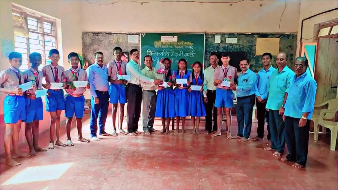 जिल्हा क्रीडा संकुल ओरोस येथे पार पडलेल्या जिल्हा स्तरीय मैदानी स्पर्धेत शिरवंडे हायस्कूलच्या विद्यार्थ्यांची चमकदार कामगिरी चार विद्यार्थ्यांची विभागीय स्पर्धेसाठी निवड