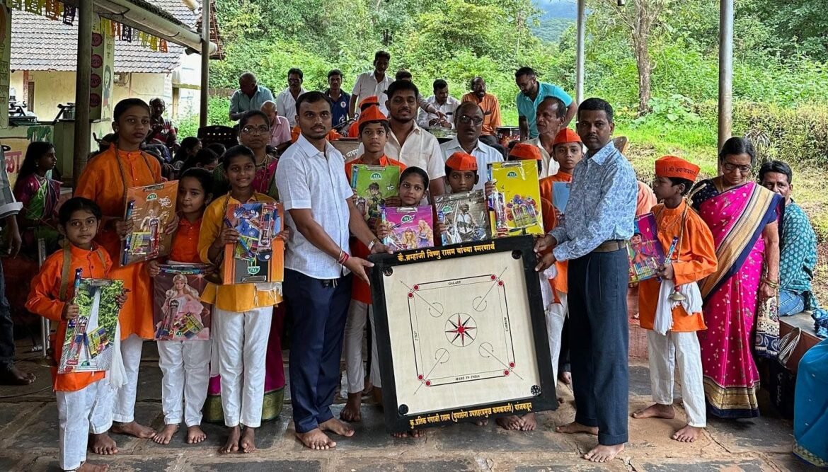 युवासेना कणकवली तालुका उपशहरप्रमुख प्रतीक रासम यांच्या वतीने हरकुळ खुर्द येथे शालेय वस्तूंचे वाटप