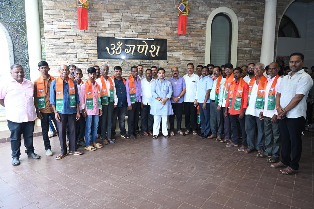 कोळपे जि.प.मतदार संघातील शेकडो उबाठा कार्यकर्त्यांचा मंत्री नितेश राणे यांच्या उपस्थितीत भाजपमध्ये प्रवेश