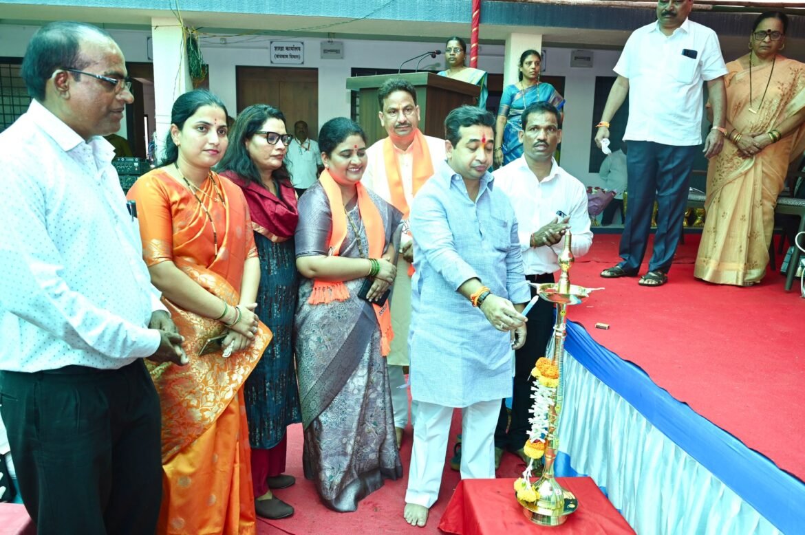 बचत गटाच्या मालाला आंतरराष्ट्रीय बाजारपेठ मिळवून देणार – पालकमंत्री नितेश राणे*