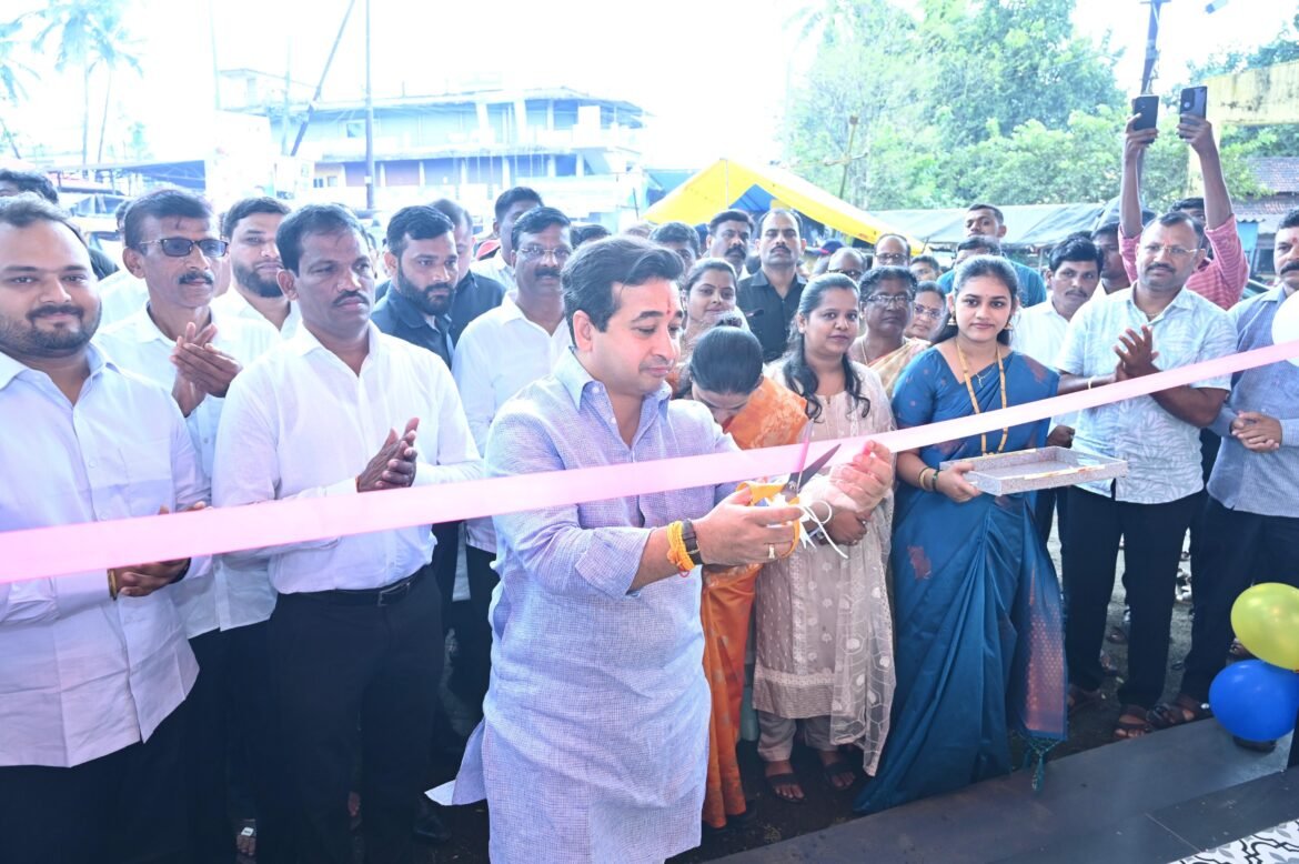 पालकमंत्री नितेश राणे यांच्या हस्ते वैभववाडीत “विश्रांती कट्टा” चे लोकार्पण