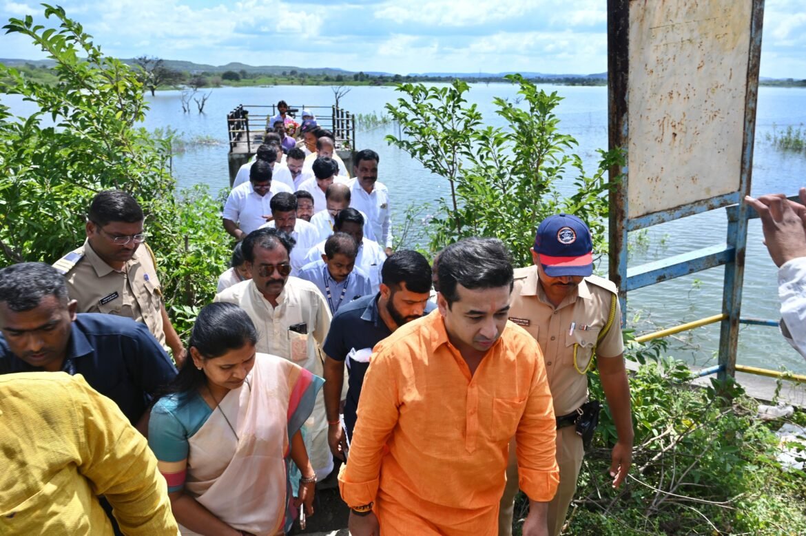 फुलंब्री धरण परिसरातील मच्छीमार व्यवसायाचे नुकसान – मंत्री नामदार नितेश राणे यांची पाहणी