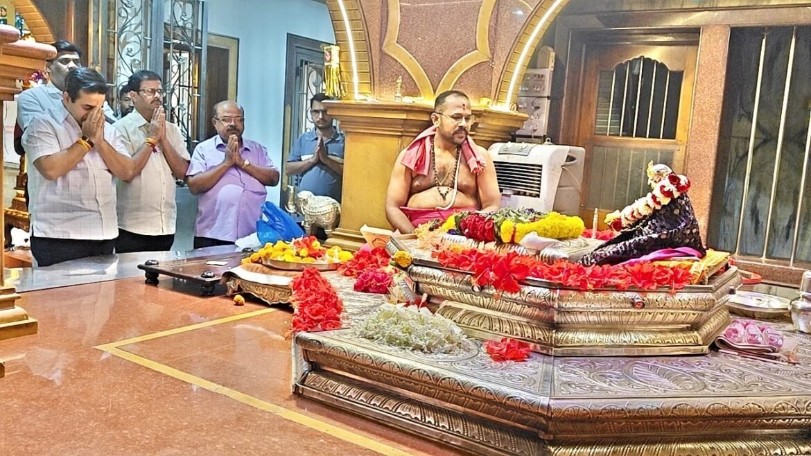 पालकमंत्री नितेश राणे यांनी घेतले प.पू. भालचंद्र बाबांचे दर्शन