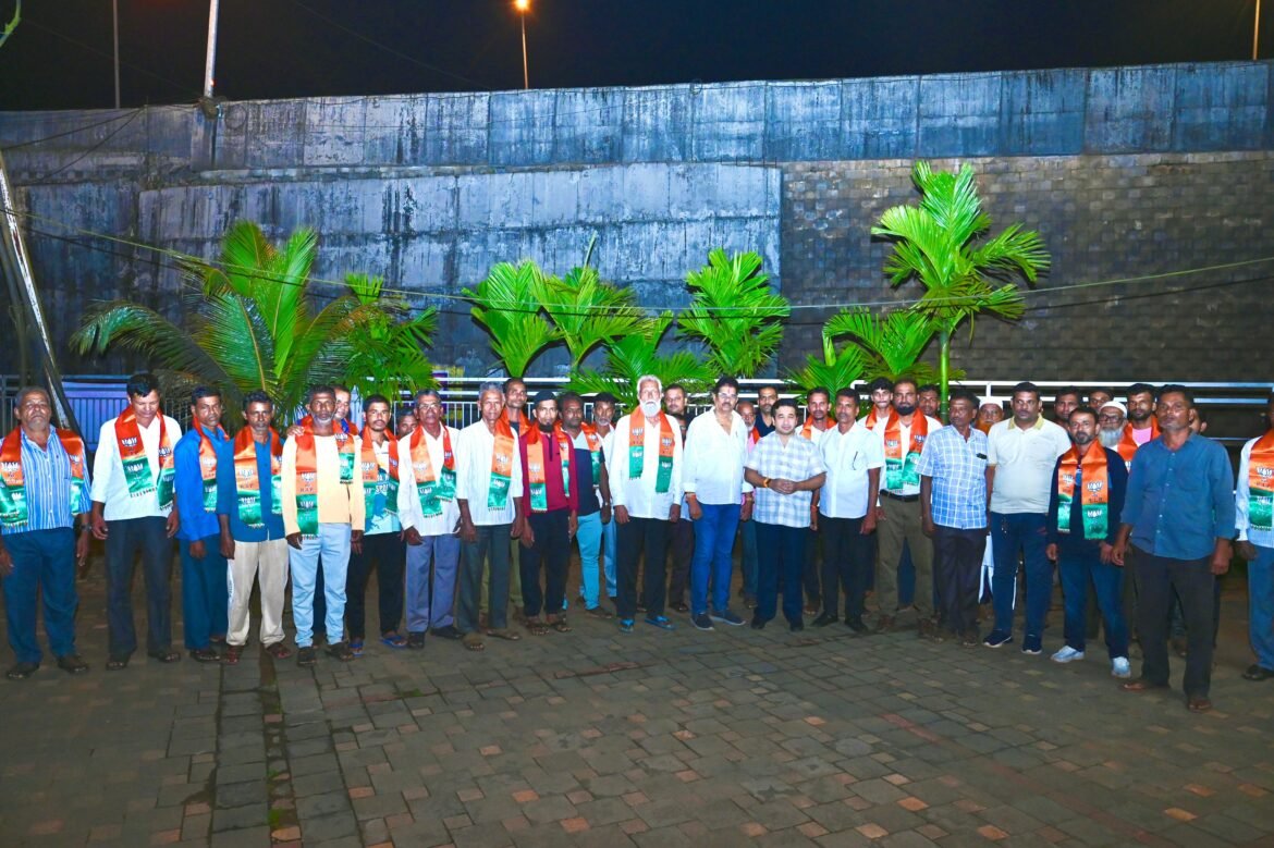 तिर्लोट ठाकूरवाडीतील उबाठा सेनेच्या कार्यकर्त्यांचा पालकमंत्री नितेश राणे यांच्या उपस्थितीत भाजप प्रवेश