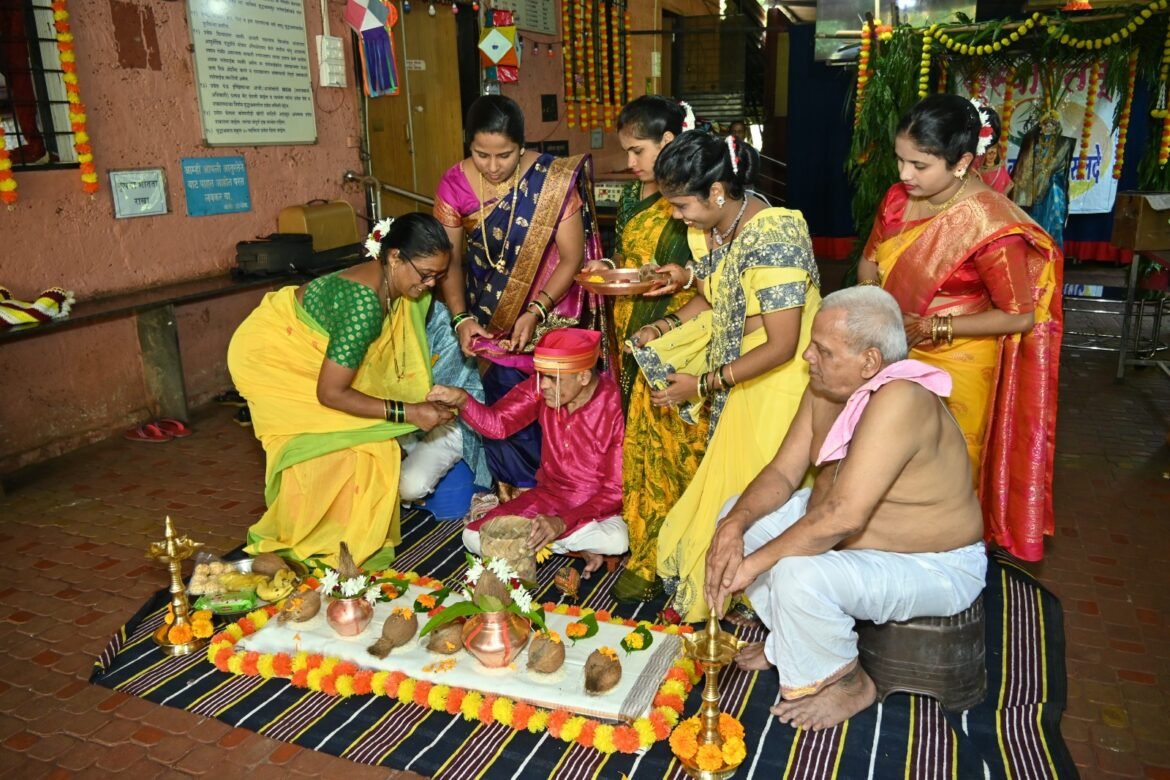 दिविजा वृद्धाश्रमातील आजी आजोबांनी साजरी केली दिवाळी आणि अनोख्या पद्धतीने तुळशी विवाह