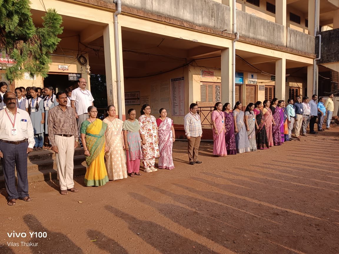 *विद्यामंदिर कणकवली मध्ये वंदे मातरम गीत गायन*