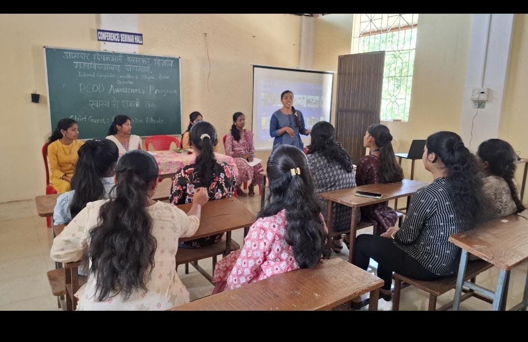 PCOD जनजागृतीसाठी आमदार दीपक भाई केसरकर विज्ञान महाविद्यालयात मार्गदर्शन सेमिनार