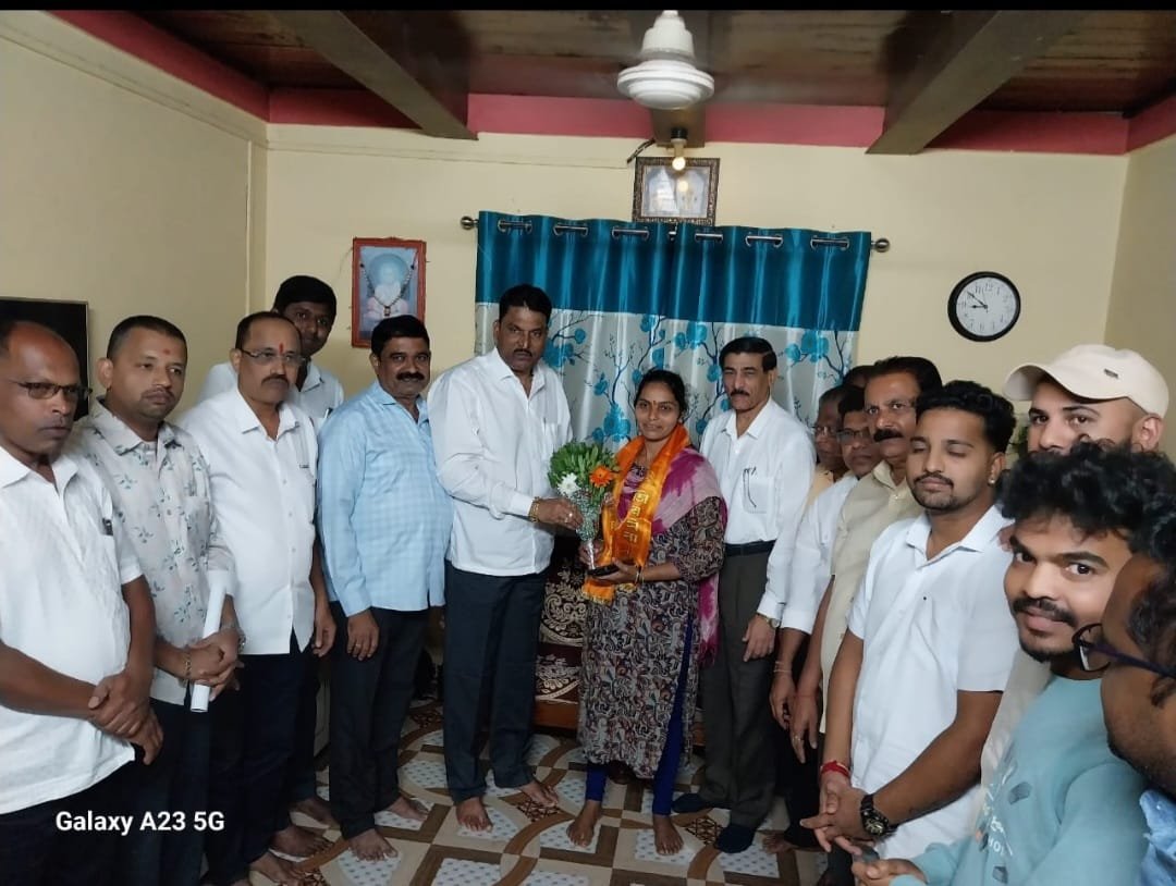 गावराई सरपंच सोनल शिरोडकर शिदेशिवसेनेत