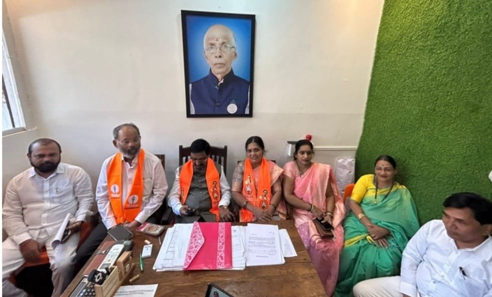 सीमा मठकर मविआच्या उमेदवार :: विनायक राऊत