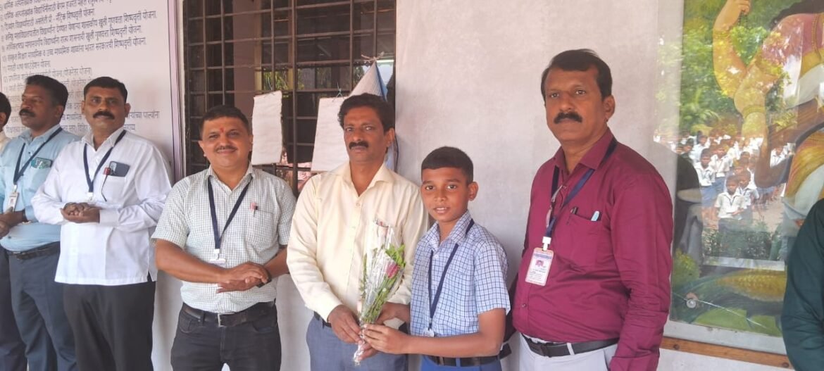 *तालुकास्तरीय निबंध स्पर्धेत संकल्प चिंदरकरचे सुयश*