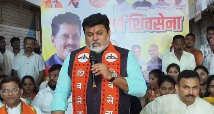 पिंटू गावडे यांना नगराध्यक्ष करा असे आवाहन राज्याचे उद्योगमंत्री उदय सामंत यांनी वेंगुर्ला जाहीर प्रचार सभेत केले