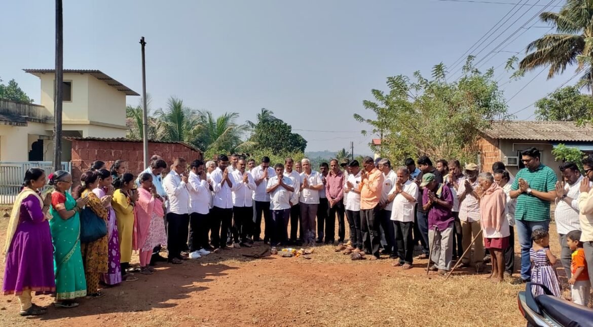 पालकमंत्री नितेश राणे यांच्या माध्यमातून मंजूर झालेल्या नवीन कुर्ली येथील रस्ते डांबरीकरण कामांचे भुमिपूजन संपन्न