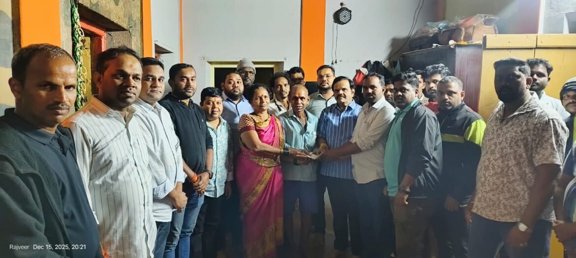कुडाळ शहर शिवसेनेच्या वतीने एक हात मदतीचा..